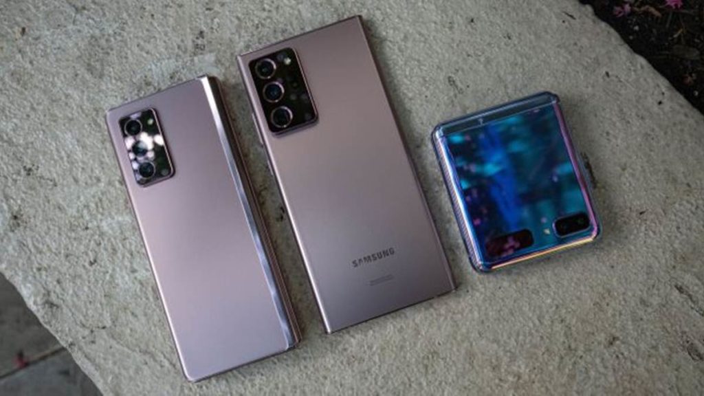 tiga tampilan Samsung Galaxy Z Fold 2 © Future 