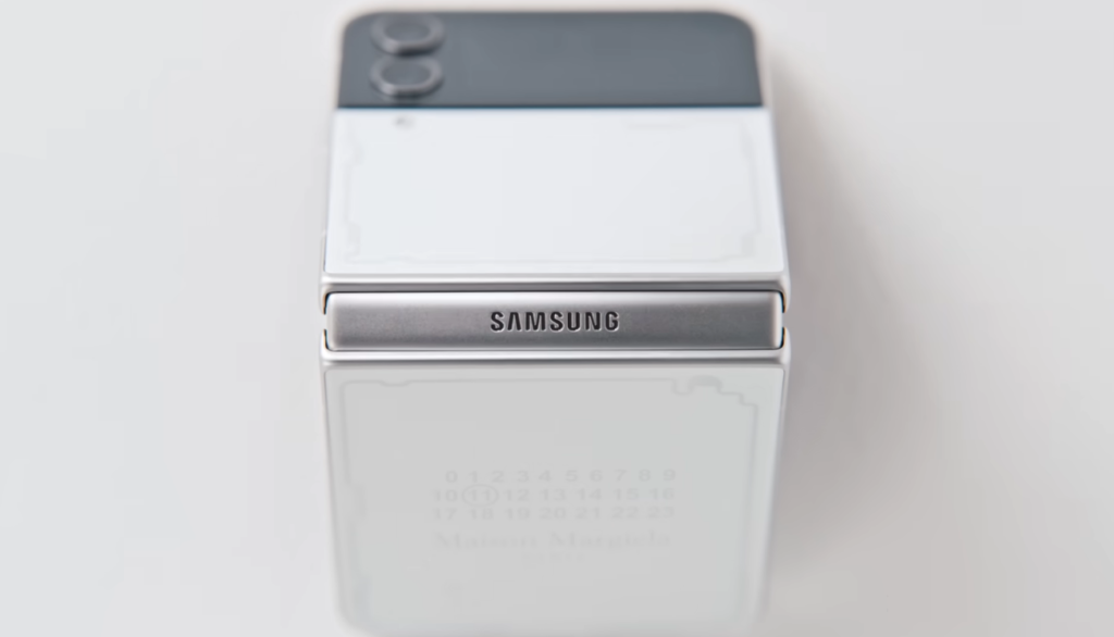 Desain Samsung Galaxy Z Flip 4 edisi Maison Margiela
